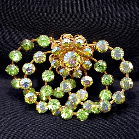 Lisa Jewels Peridot Green Rhinestone Brooch, Gold Plated, 1950s Vintage Jewelry - Picture 9 of 10
